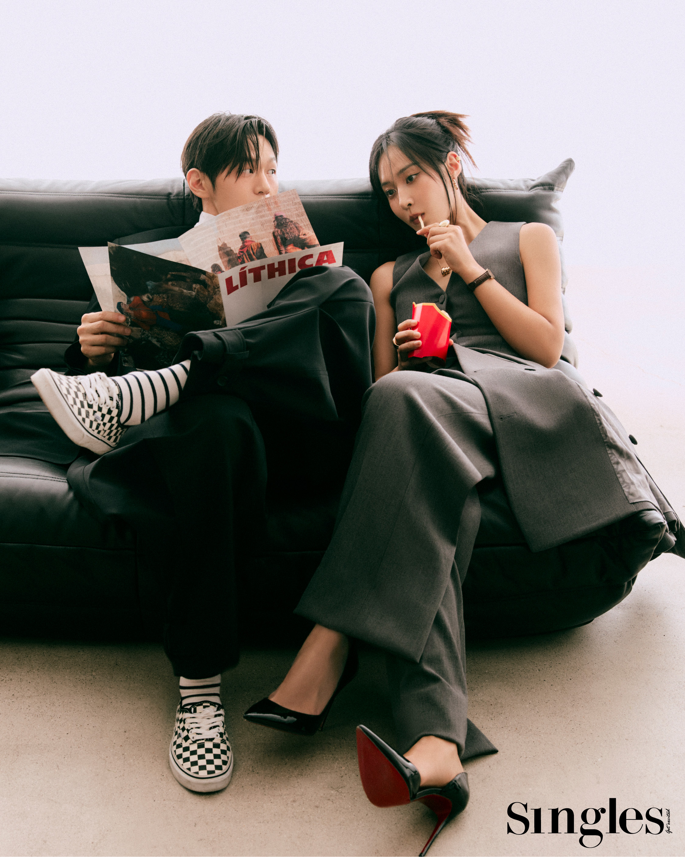 셀럽, 셀럽 화보, 싱글즈 화보, 가석방 심사관 이한신, 고수, 권유리, 백지원, 이학주, 보테가 베네타, 샵사이다, 더티스, 루부탱, 데우스, 옌드, 티링제이, 골든듀